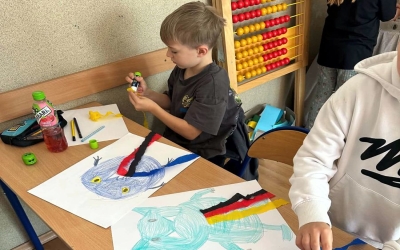 KOLOROWE POTWORY PEŁNE EMOCJI – KLASA 1B